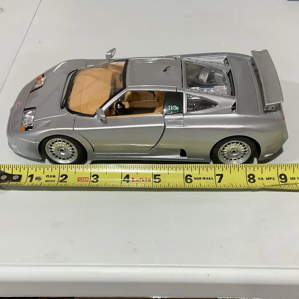Bugatti Eb Die Cast Model Car with Black Undercarriage 1/18
